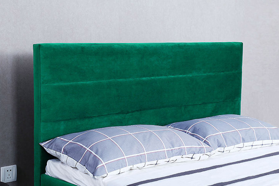 1347 Luxusní čalouněná postel King Size Moderní design