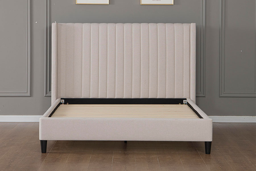 4905 Všívané prádlo Minimalistická postel na platformě