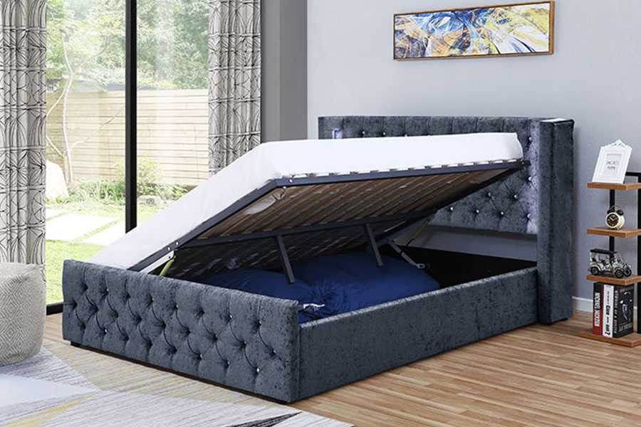 Dřevěný úložný rám postele 1290-1G Silver-Velvet LED okřídlený-Diamante