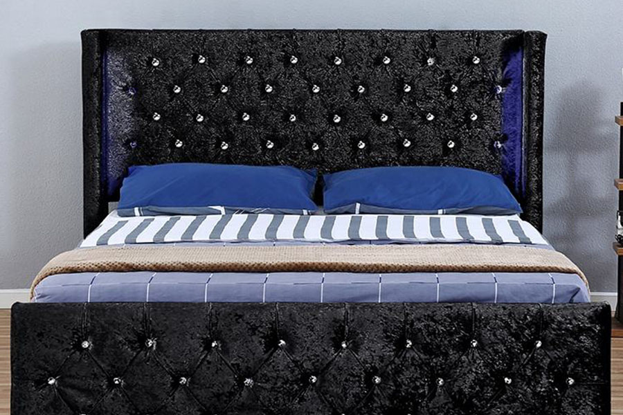 Dřevěný úložný rám postele 1290-1G Silver-Velvet LED okřídlený-Diamante
